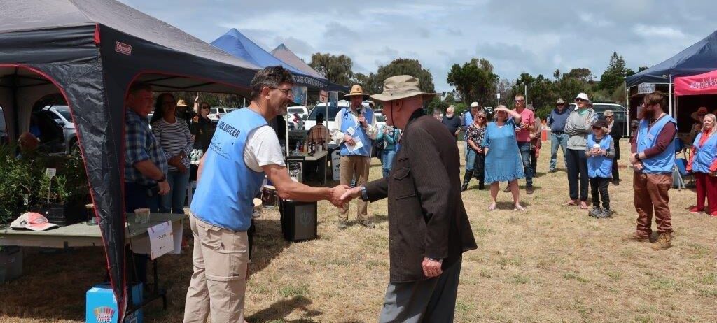 Dunes volunteer thanks tour guide at Tennyson Dunes open day.